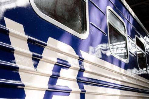 “Укрзалізниця” будує 66 нових вагонів із кавомашинами, USB й кондиціонерами