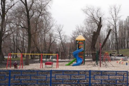 Біля озера Вербне на Оболоні відремонтували зону відпочинку: фото