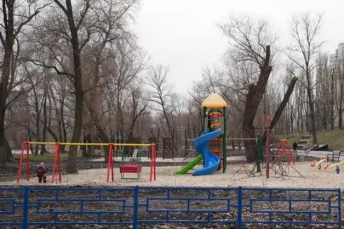 Біля озера Вербне на Оболоні відремонтували зону відпочинку: фото