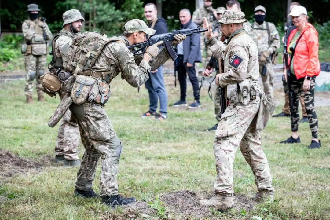 У Києві розпочали військові навчання для цивільних: що входить у підготовку