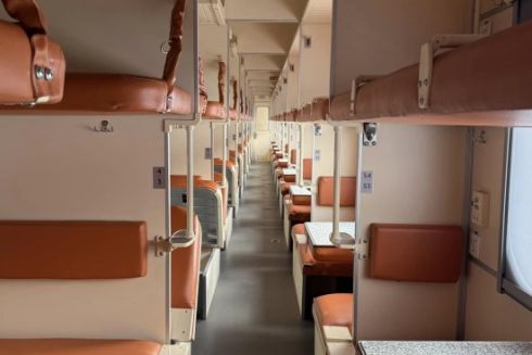 “Укрзалізниця” оновила плацкартні вагони потяга “Київ — Рахів”: що змінилося