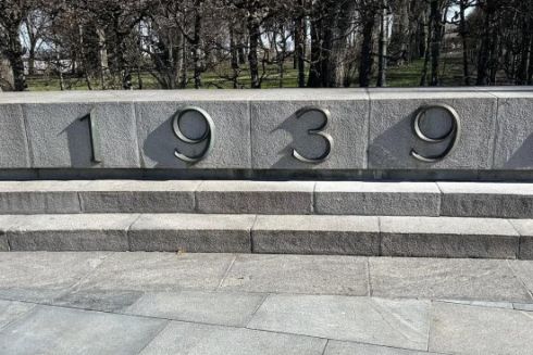 На вході до Меморіалу вічної слави відновили правдиву дату початку Другої світової війни: фото