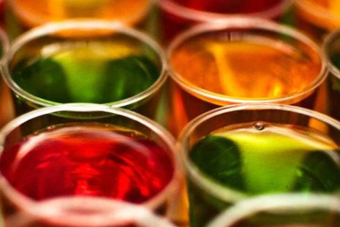 Місцева марка одягу для Ультрас, домашній алкоголь і вулична їжа