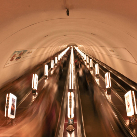 На трьох станціях київського метро запрацював Wi-Fi