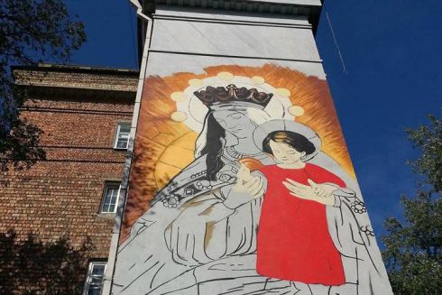 На Проспекте Победы рисуют еще один мурал