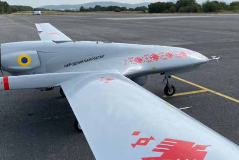 Фото. «Народные байрактары» скоро передадут Украине: их украсили узором-вышиванкой