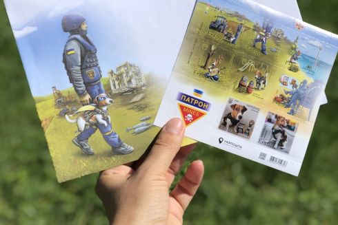 Укрпочта запустила в продажу марку и мерч с псом Патроном: что и где можно купить