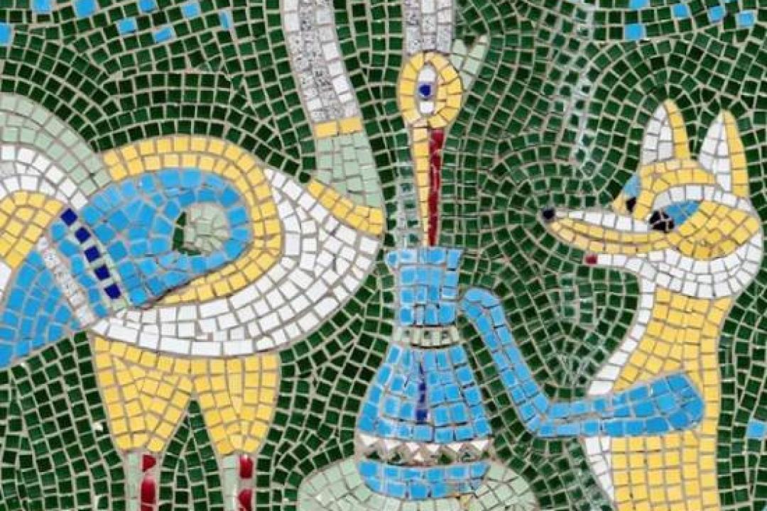 У Києві активісти відновлюють два мозаїчних панно на нових локаціях: де саме