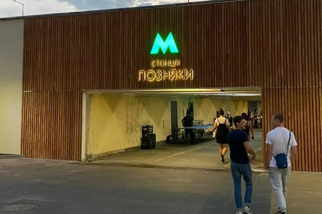 На метро &laquo;Позняки&raquo; обновили выход и убрали МАФы