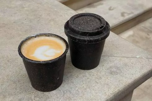 Украинский бренд Reкava создает экологические стаканы и горшки из переработанной кофейной гущи