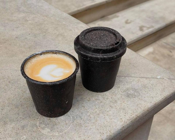 Український бренд Reкava створює екологічні стакани та горщики з переробленої кавової гущі