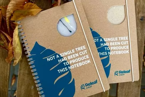 &laquo;Україна без сміття&raquo; створила екоблокноти з опалого листя та переробленого пластику