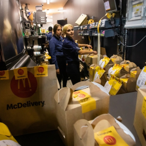 McDonald's запускает еще 7 заведений на доставку в Киеве: в том числе на правом берегу