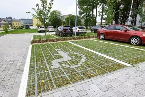 Фото. У Львові облаштували екопарковку