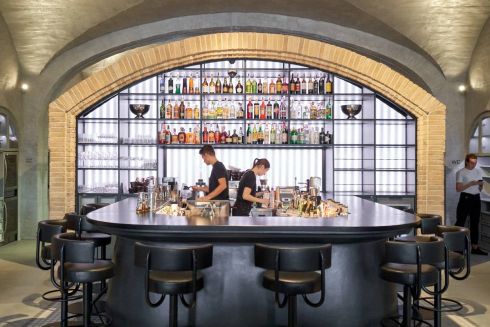 У будівлі заводу «Арсенал» відкрили бар-бістро Zweig