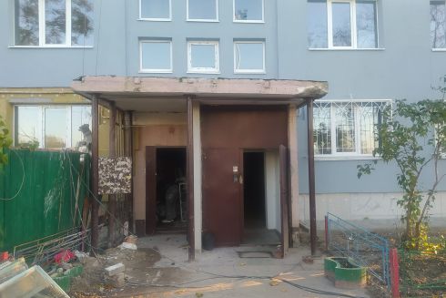 До и после: Как сейчас выглядит многоэтажка на Богатырской, которую восстанавливают после обстрелов