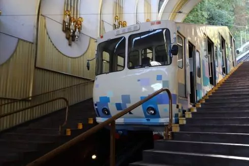 У Києві відновлює роботу фунікулер. Він не працював з весни