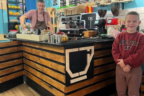 На Соломенке семья переселенцев из Херсона открыла кофейню Hotcup coffee Kyiv