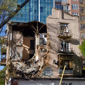 На Жилянской горел исторический дом, в который раньше попал российский дрон
