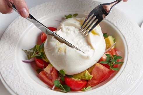 Возле «Арсенальной» открыли ресторан средиземноморской кухни MI6