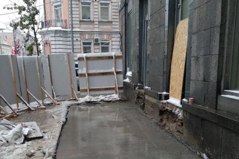 Возле Софии Киевской во время строительства ресторана залили бетоном стены 17-18 веков, которые откопали археологи