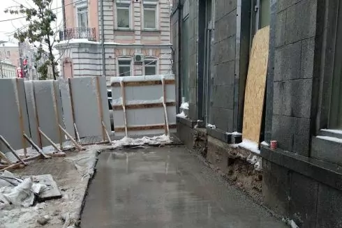 Возле Софии Киевской во время строительства ресторана залили бетоном стены 17-18 веков, которые откопали археологи