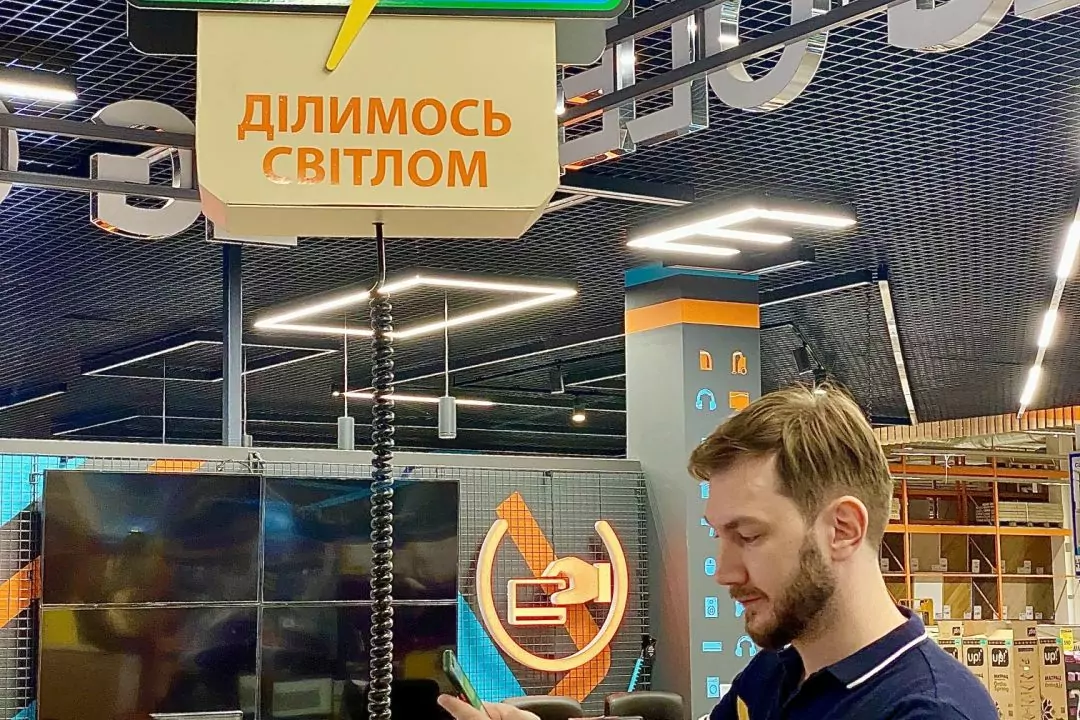В магазинах &laquo;Эпицентр&raquo; появились станции для подзарядки гаджетов. Воспользоваться может каждый желающий