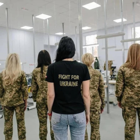 Во Львове пошили первые комплекты женской военной формы по стандартам Минобороны