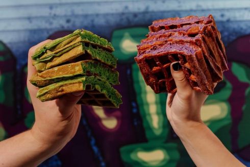 На Подолі відкрили нове кафе Unibo pans & bowls з вафлями та мелтами