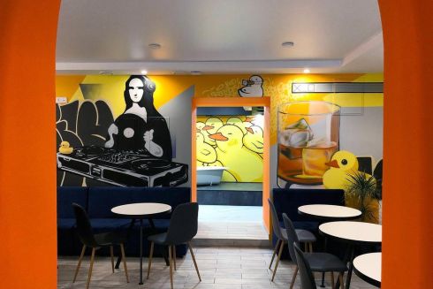 Біля «Палацу Україна» відкрили бар «Нейб» з авторськими коктейлями