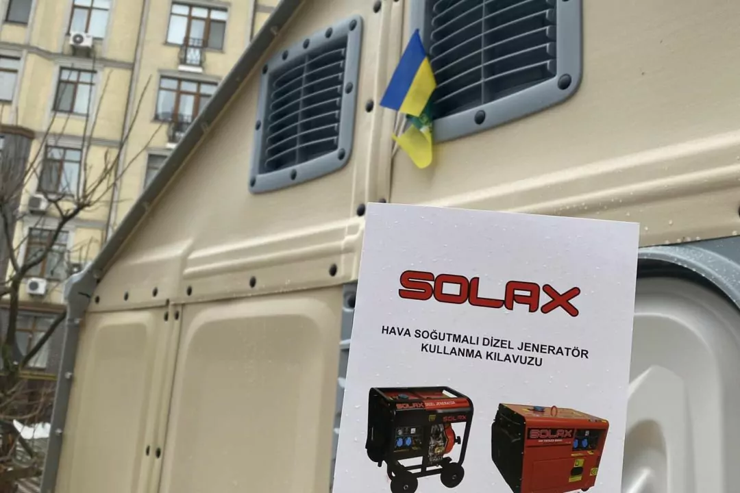 У Бучі сусіди багатоповерхівки власноруч облаштували пункт обігріву: фото