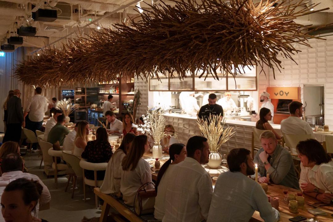 Кокосове сало та банош з каштанами: у Дубаї відкрили перший ресторан української кухні YOY