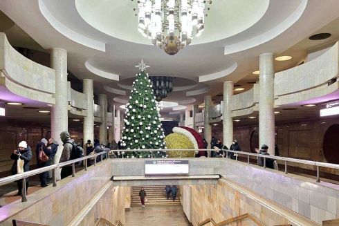 В Харькове установили елку в метро: фото