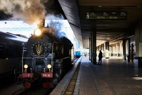 «Укрзализныця» запускает по Киеву ретро-поезд на паровозной тяге во время рождественских праздников