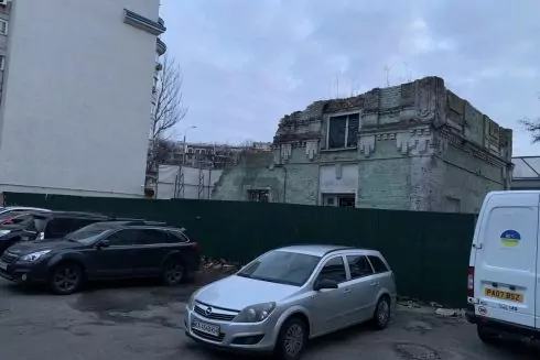 На Туровской снова разбирают дореволюционное здание