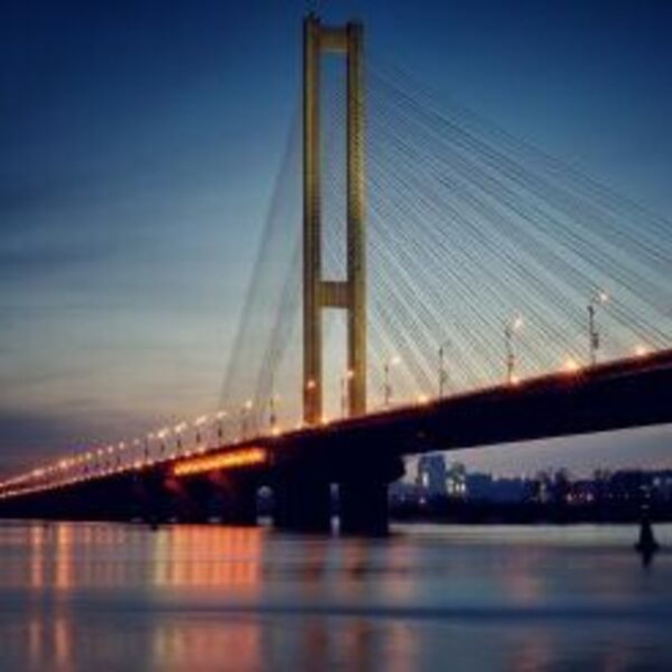 Кияни закликають відкрити Південний міст для пішоходів під час тривог – петиція