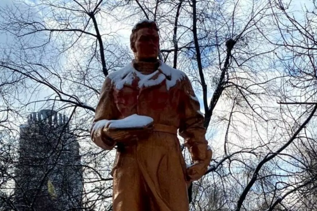 Мінкульт дозволив демонтувати у Києві пам'ятники Чкалову та Ватутіну
