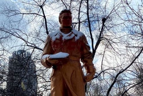 Мінкульт дозволив демонтувати у Києві пам'ятники Чкалову та Ватутіну