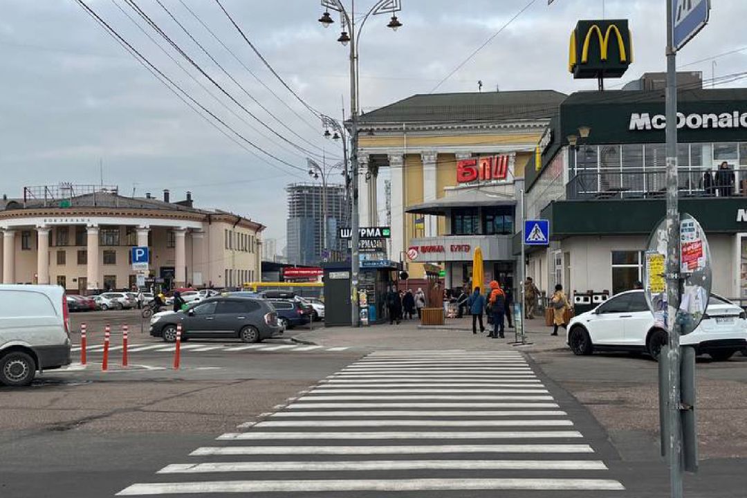Як залізничний вокзал у Києві стає інклюзивним: фото