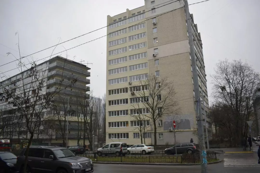 До і після: у Шевченківському районі повністю відновили пошкоджені обстрілами багатоповерхівки