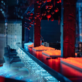 На Подолі відкрився бар Red Ice Bar з посудом із льоду