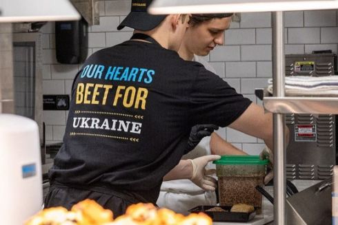 На вокзале Нью-Йорка открыли киоск с украинской кухней от ресторана Veselka