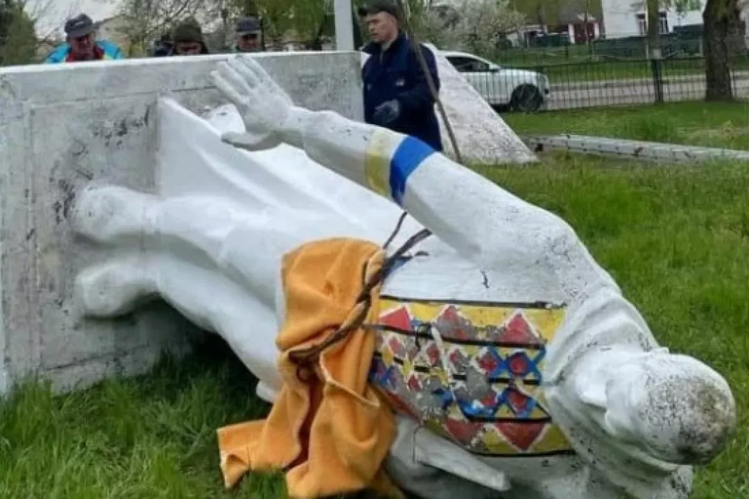 На Львівщині демонтували два пам&rsquo;ятники радянської доби