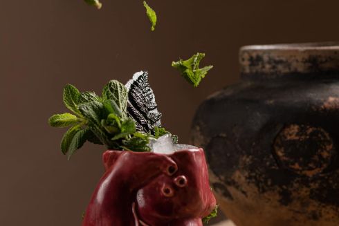 Евгений Клопотенко во Львове открыл попап-бар «Інші. Бар», где коктейли готовят из овощей и фруктов