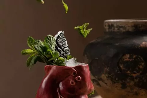 Евгений Клопотенко во Львове открыл попап-бар &laquo;Інші. Бар&raquo;, где коктейли готовят из овощей и фруктов