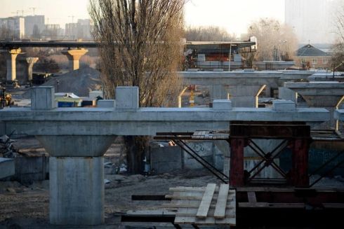 На Дарницком мосту строительство съездов хотят завершить в этом году