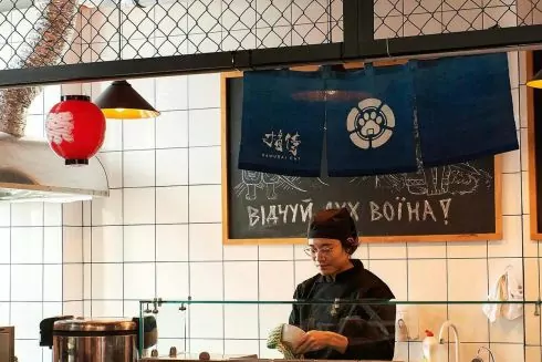 Японські волонтери відкрили у Львові заклад з оніґірі Tokyo Sushi Ball