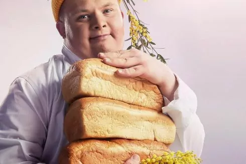 У світлі темряви: інклюзивна пекарня Good bread створила фотопроєкт з людьми з ментальною інвалідністю
