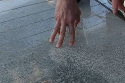 На новом мосту треснуло стекло: Кличко винит вандалов