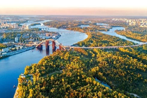Київрада дозволила будівництво комплексу відпочинку з автостоянкою на Трухановому острові. Прокуратура звернулася до суду